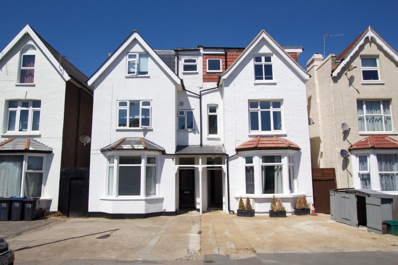 ロンドンWonderful 3 Bed Flat With Private Garden In Wimbledon - 1 The Queensアパートメント エクステリア 写真