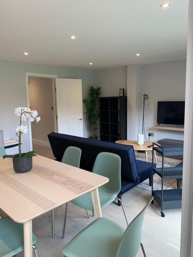 ロンドンWonderful 3 Bed Flat With Private Garden In Wimbledon - 1 The Queensアパートメント エクステリア 写真