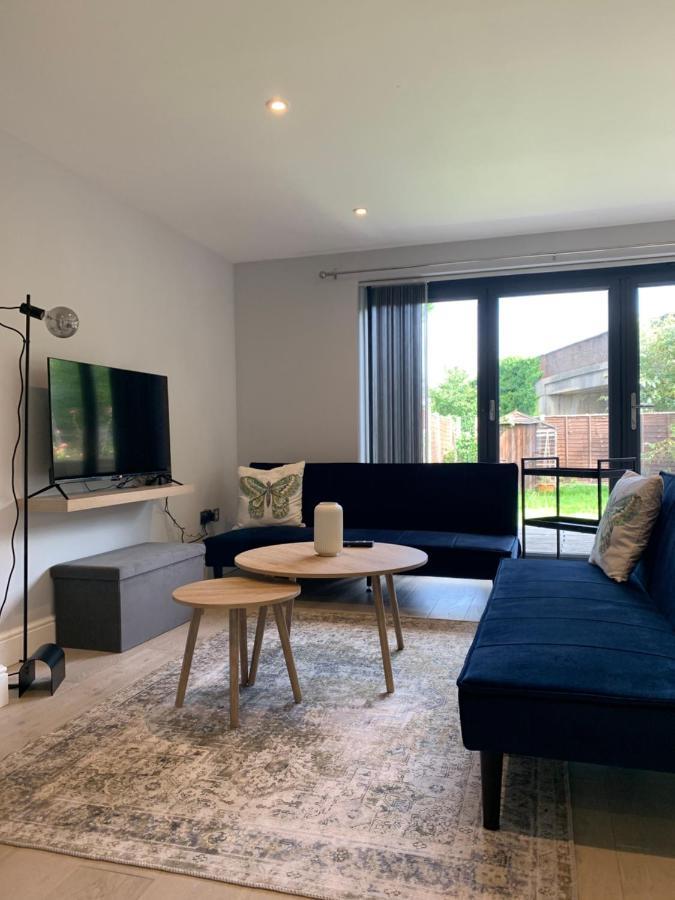ロンドンWonderful 3 Bed Flat With Private Garden In Wimbledon - 1 The Queensアパートメント エクステリア 写真