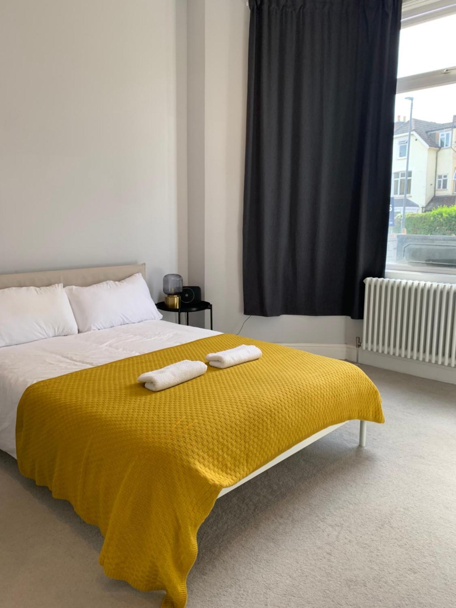 ロンドンWonderful 3 Bed Flat With Private Garden In Wimbledon - 1 The Queensアパートメント エクステリア 写真