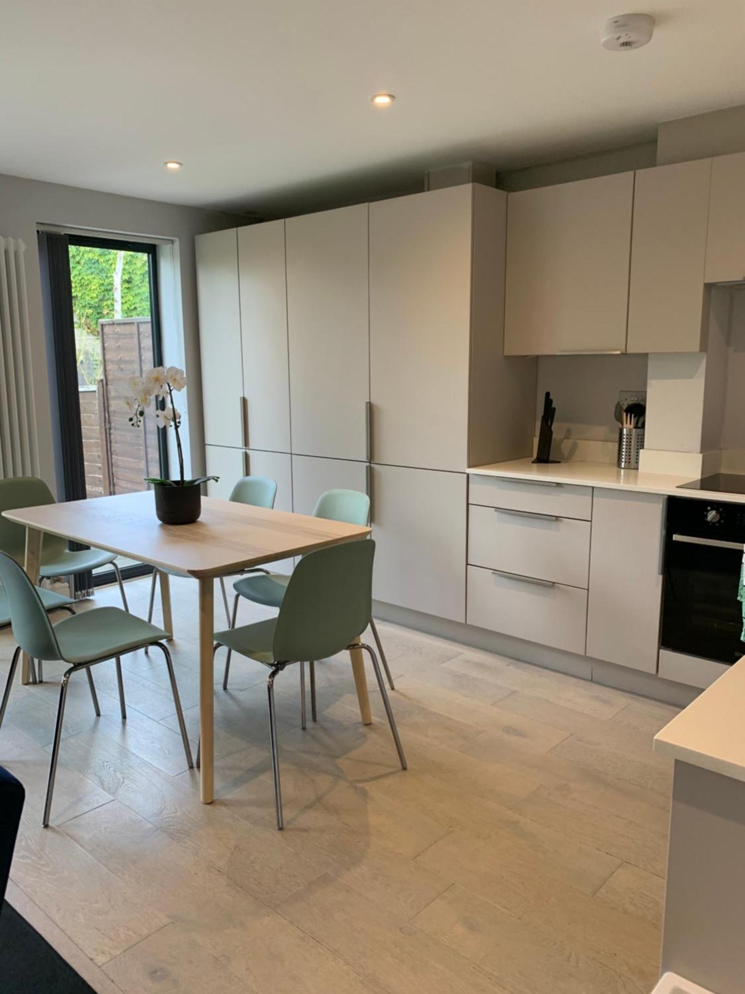 ロンドンWonderful 3 Bed Flat With Private Garden In Wimbledon - 1 The Queensアパートメント エクステリア 写真